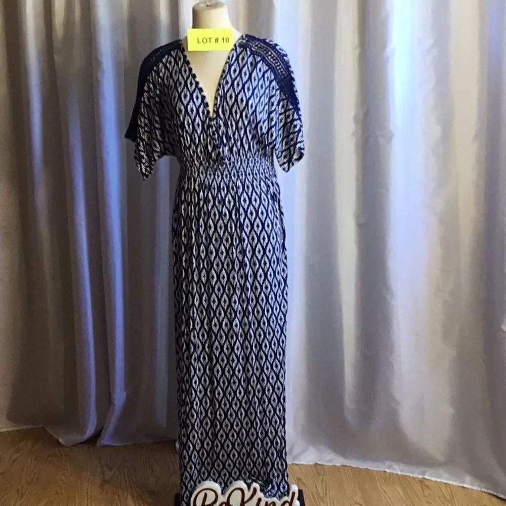 NWOT V front maxi dress in size medium by SPENSE